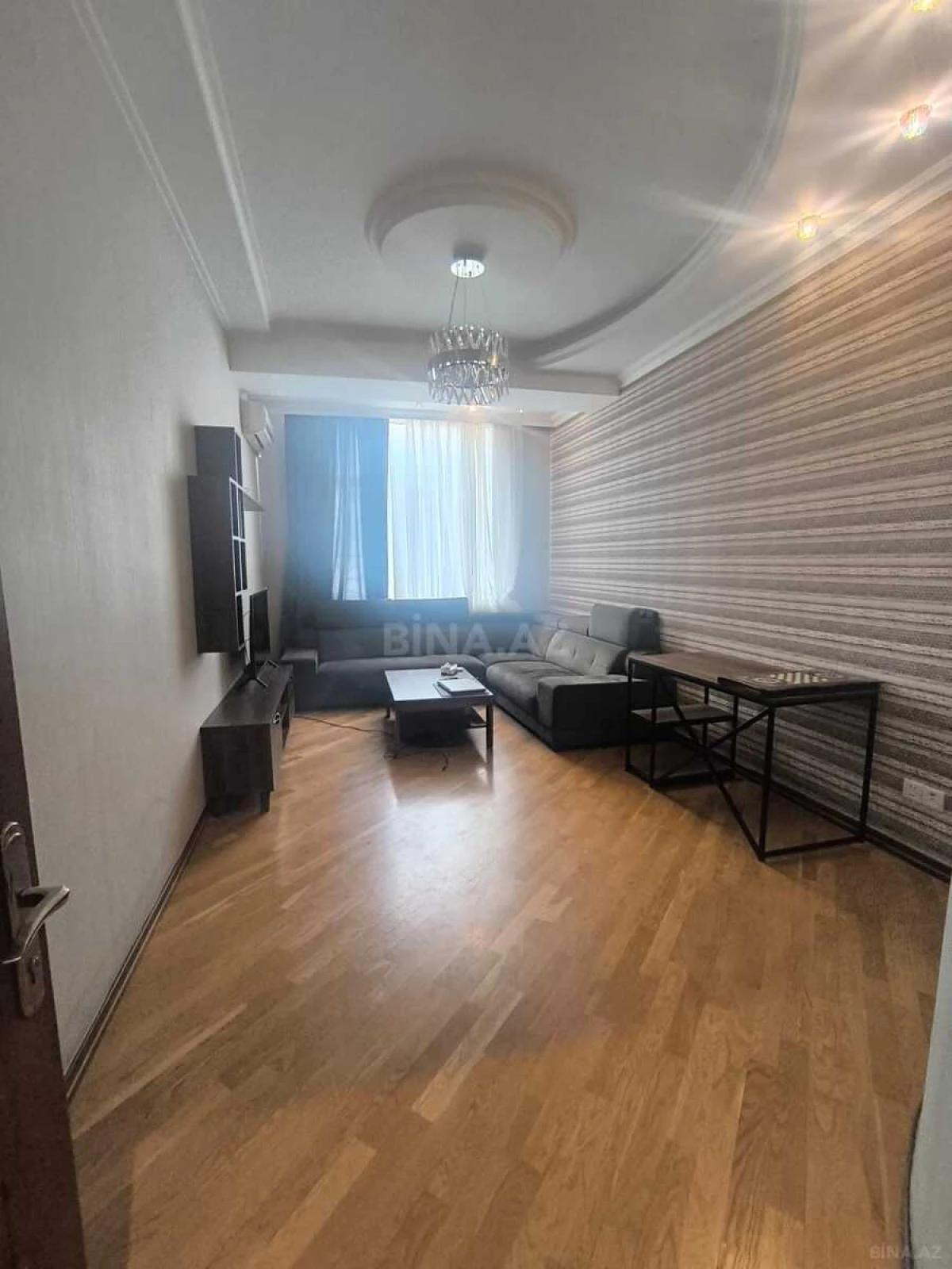 Satılır 3 otaqlı mənzil 142 m²