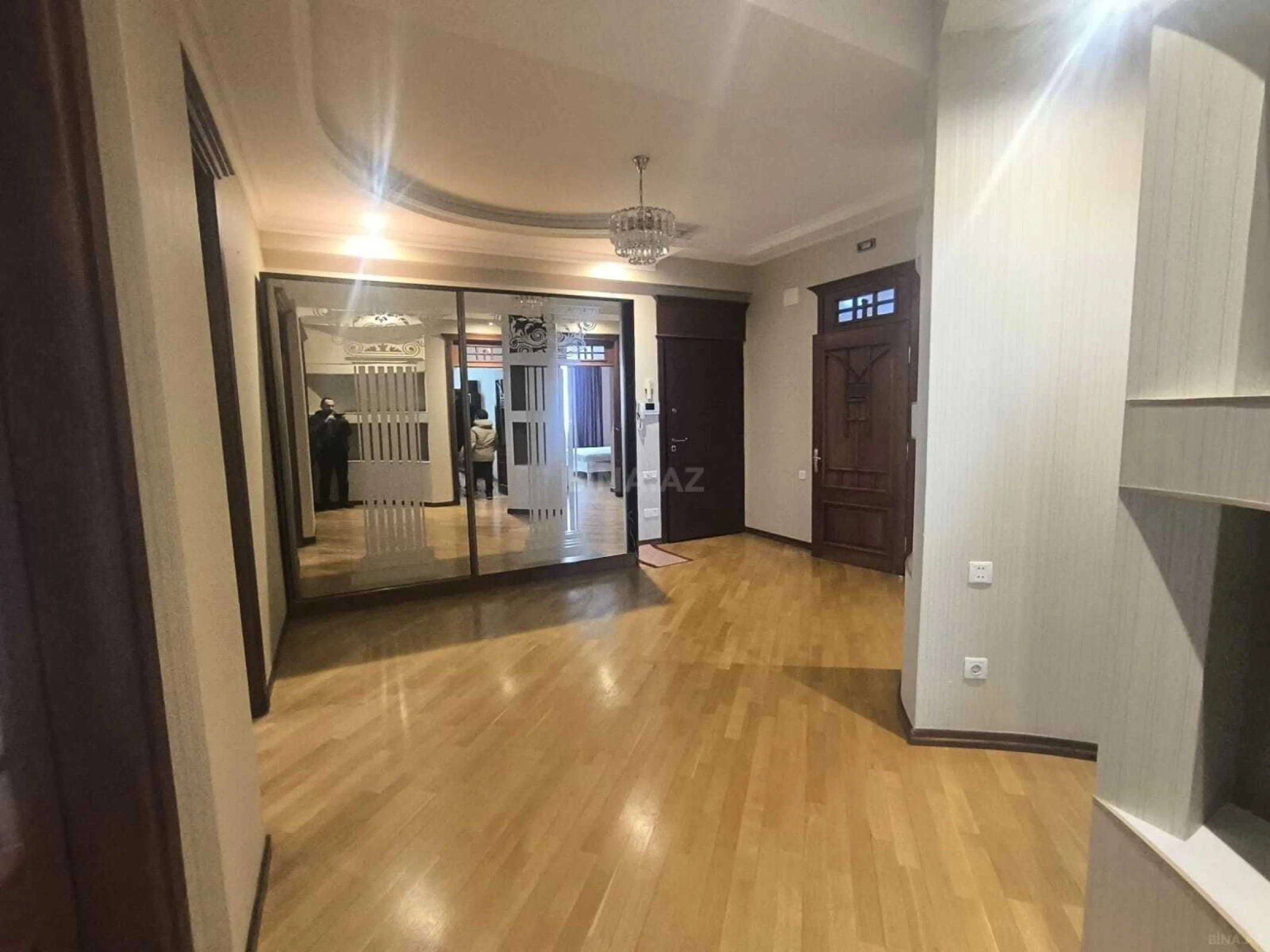 Satılır 3 otaqlı mənzil 142 m²