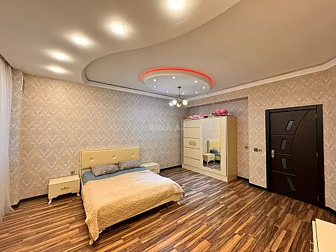 Satılır 2 otaqlı mənzil 102 m²