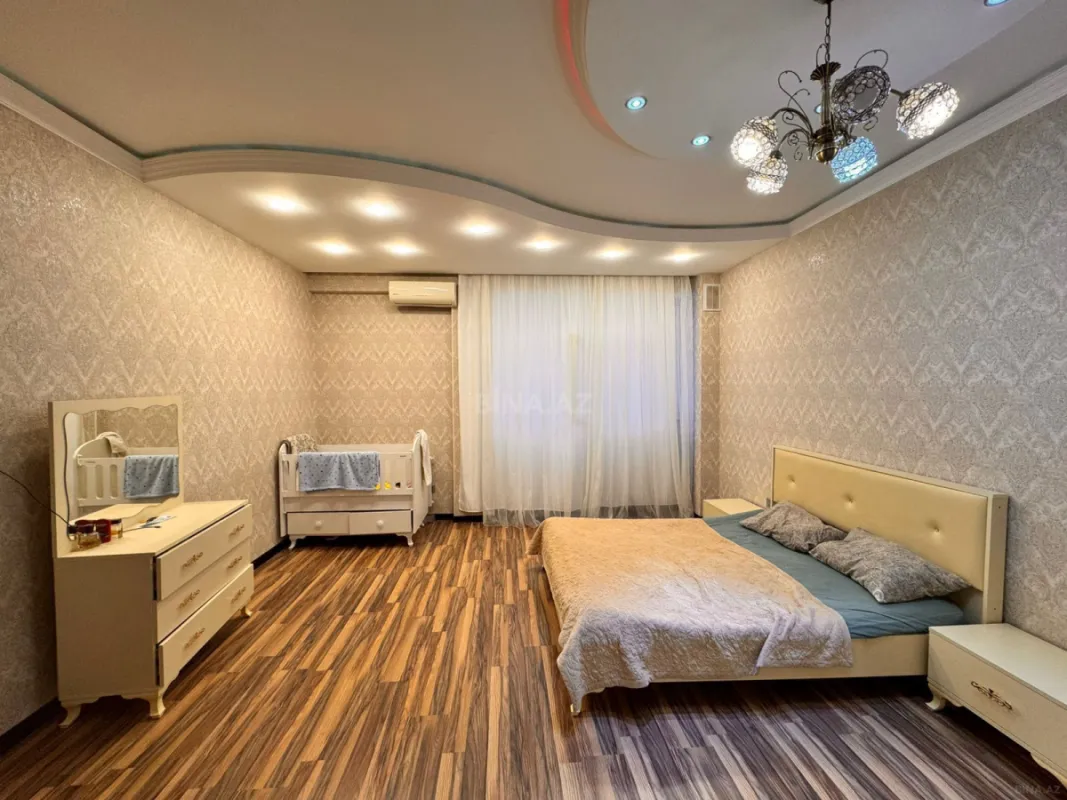 Satılır 2 otaqlı mənzil 102 m²