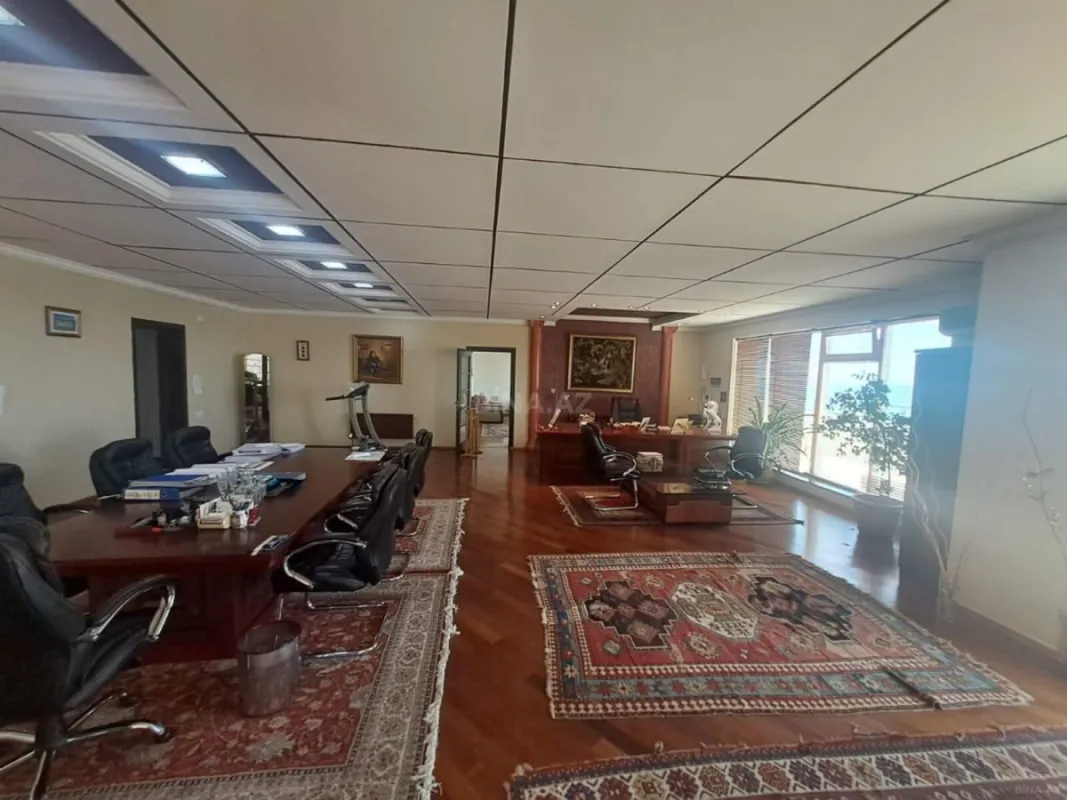 Satılır 5 otaqlı mənzil 840 m²