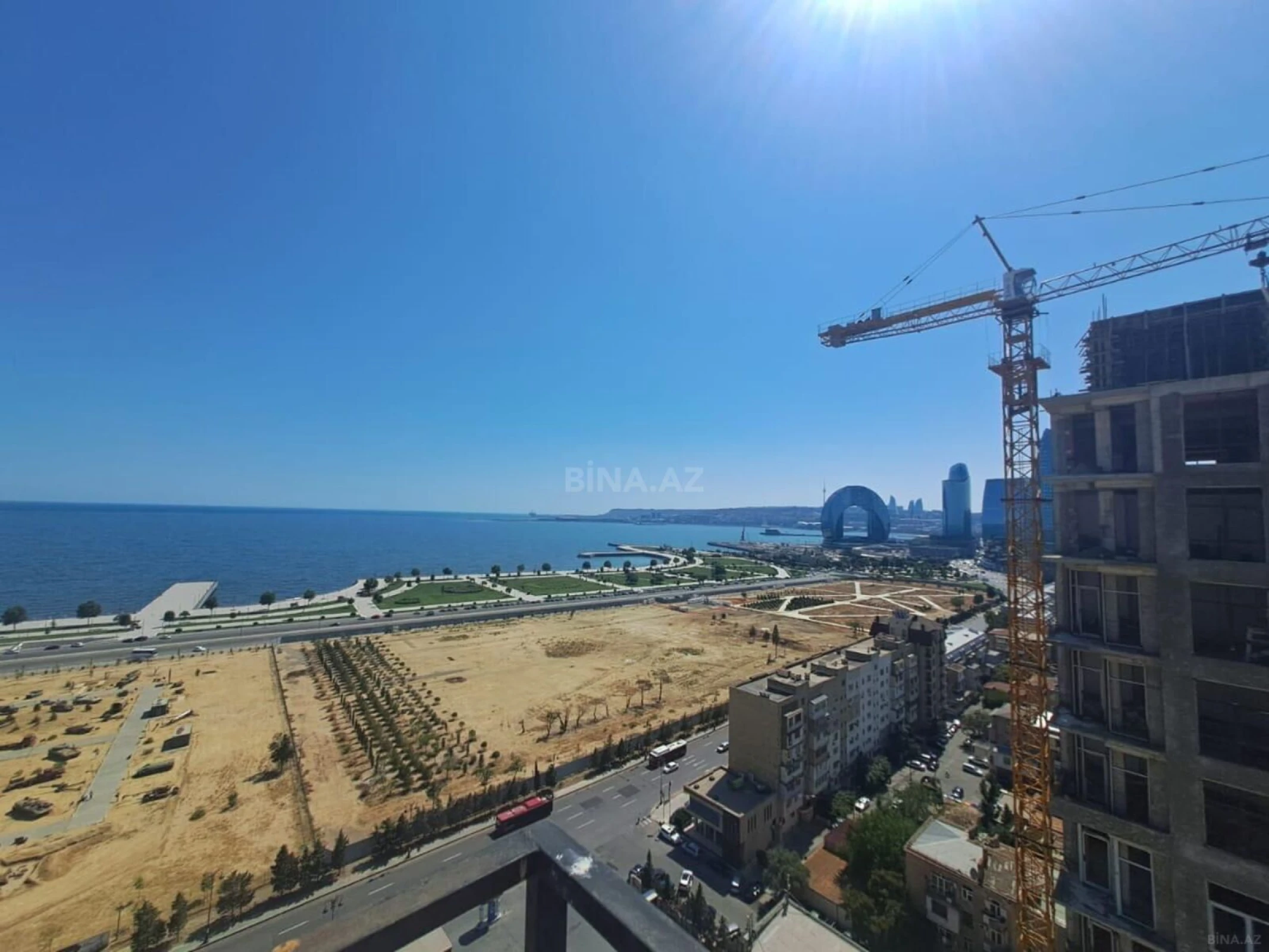 Satılır 5 otaqlı mənzil 840 m²
