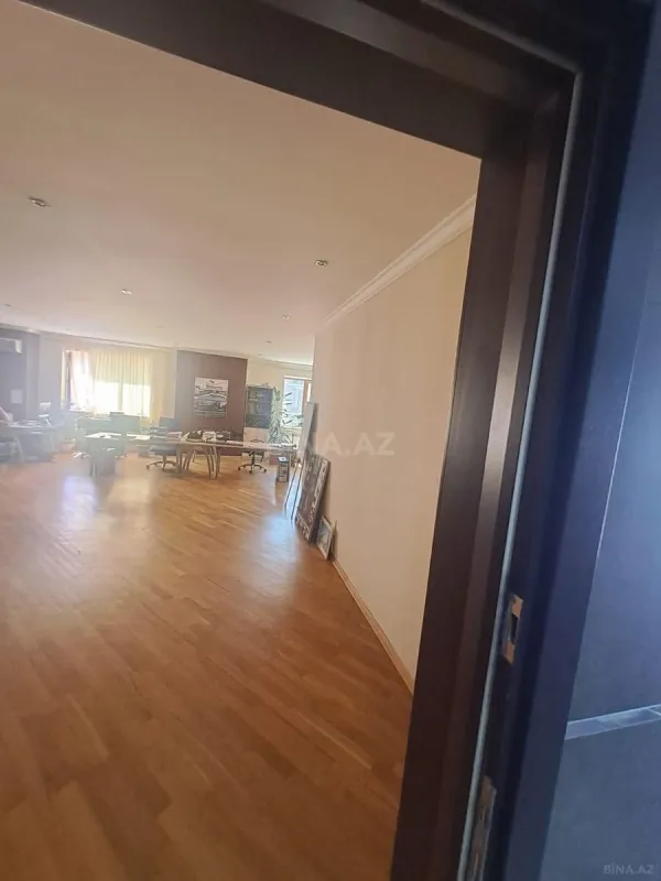 Satılır 5 otaqlı mənzil 840 m²