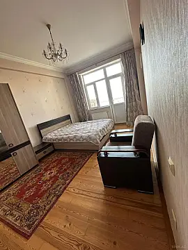 Kirayə verilir 2 otaqlı mənzil 94 m²