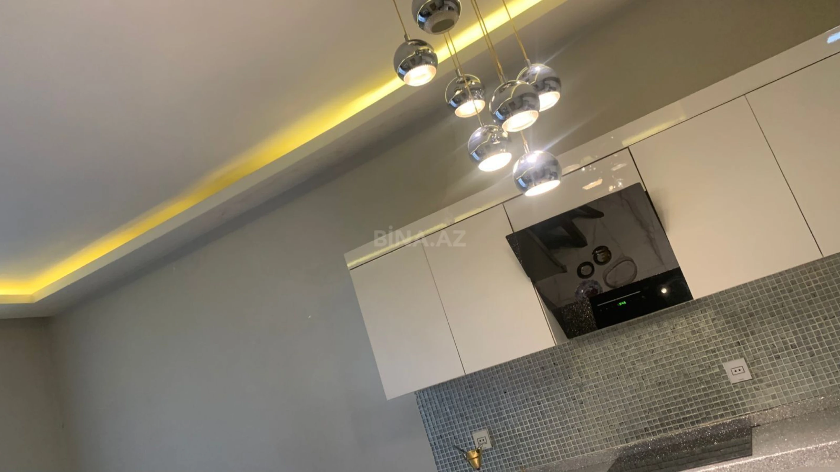 Kirayə verilir 2 otaqlı mənzil 60 m²