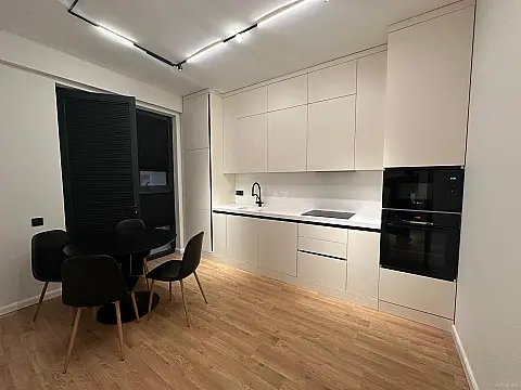 Kirayə verilir 2 otaqlı mənzil 80 m²