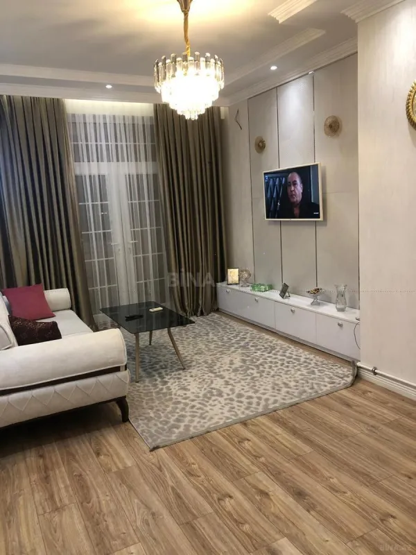 Kirayə verilir 2 otaqlı mənzil 70 m²
