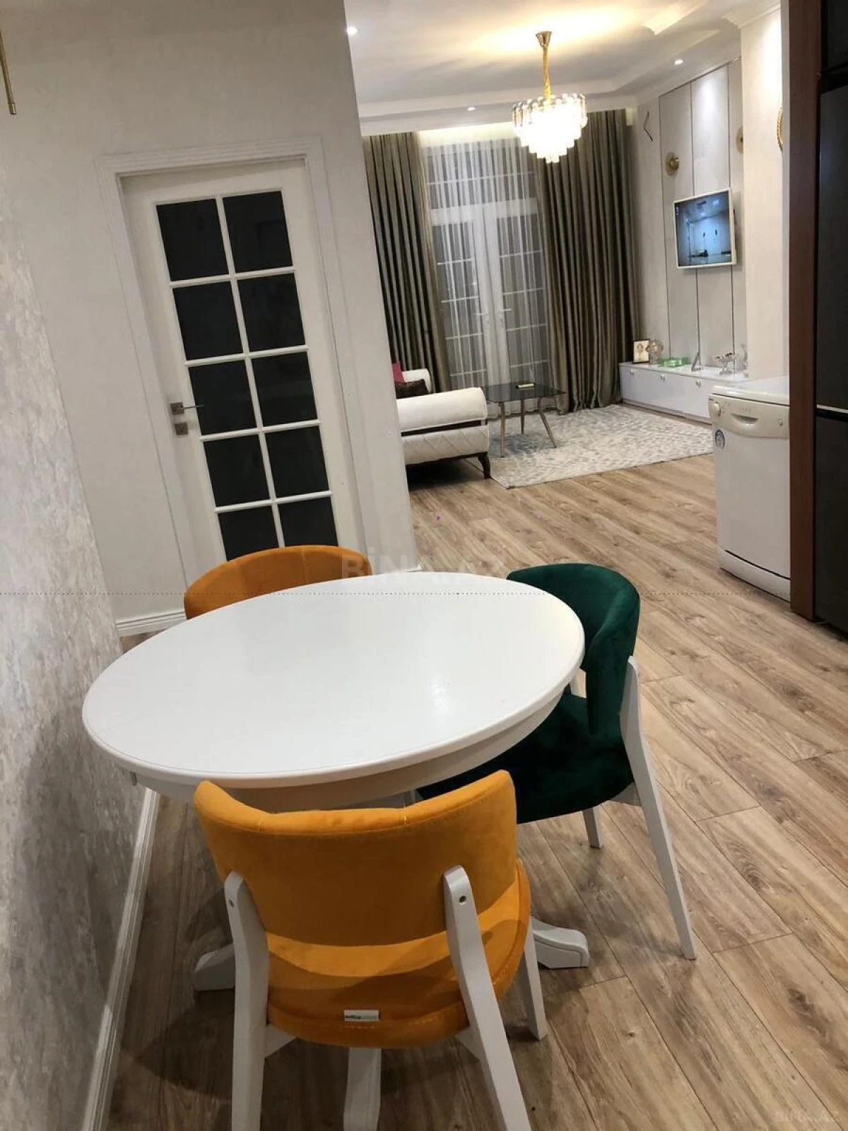 Kirayə verilir 2 otaqlı mənzil 70 m²