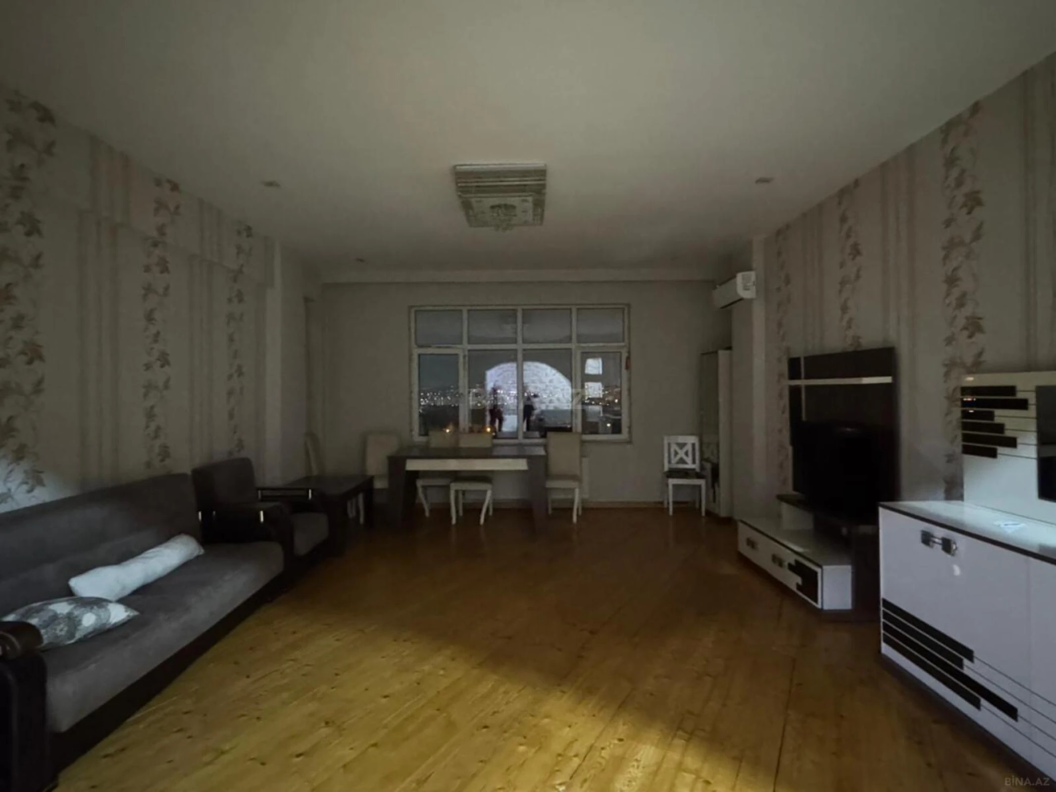 Kirayə verilir 2 otaqlı mənzil 90 m²