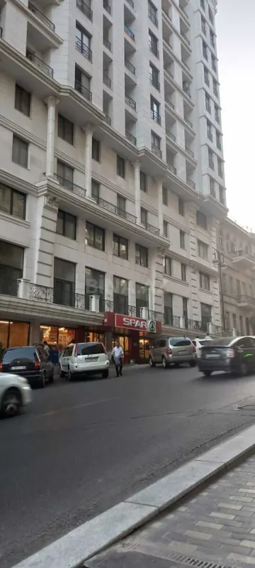 Satılır obyekt 980 m²