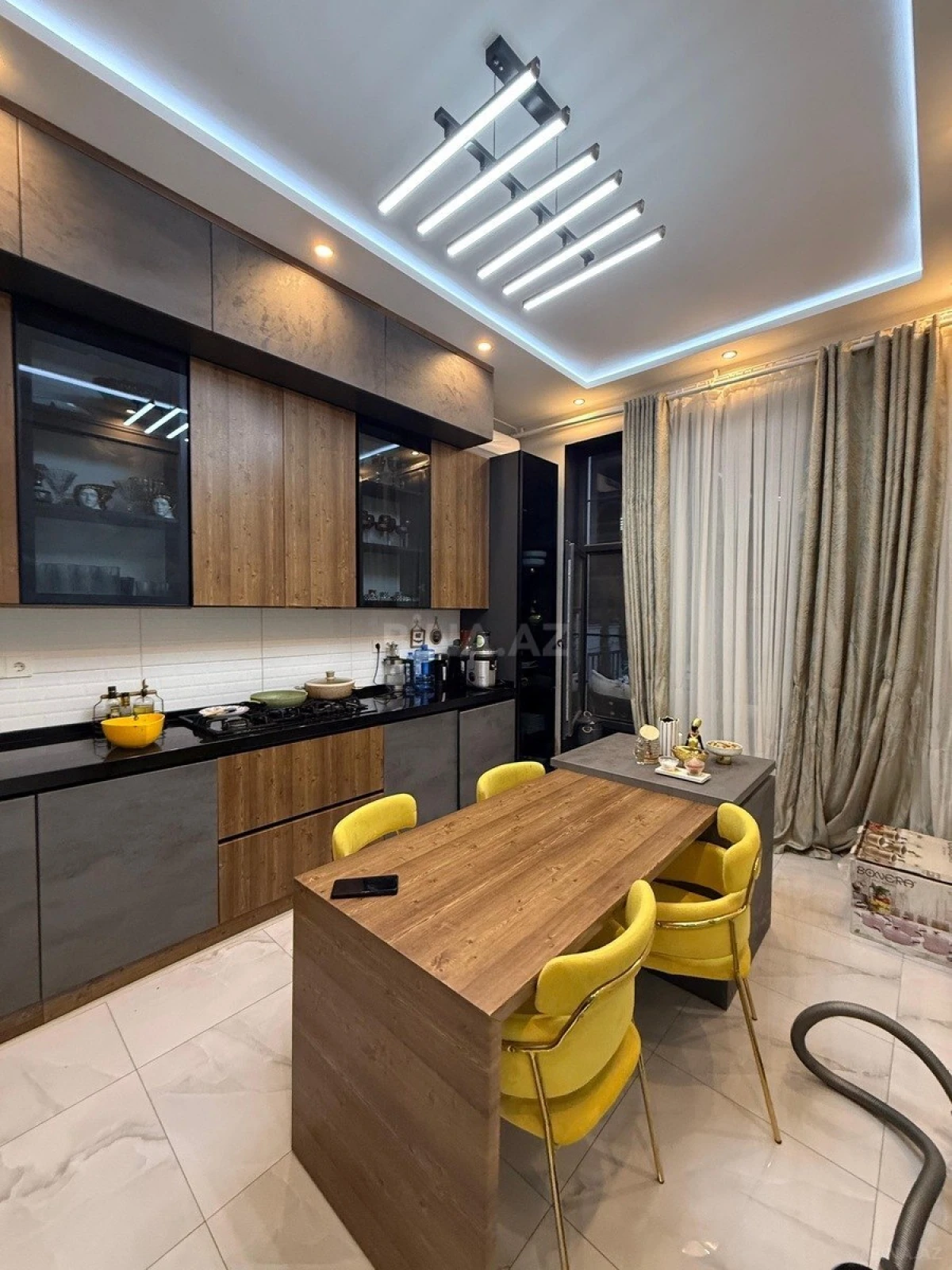Satılır 4 otaqlı həyət evi 200 m²