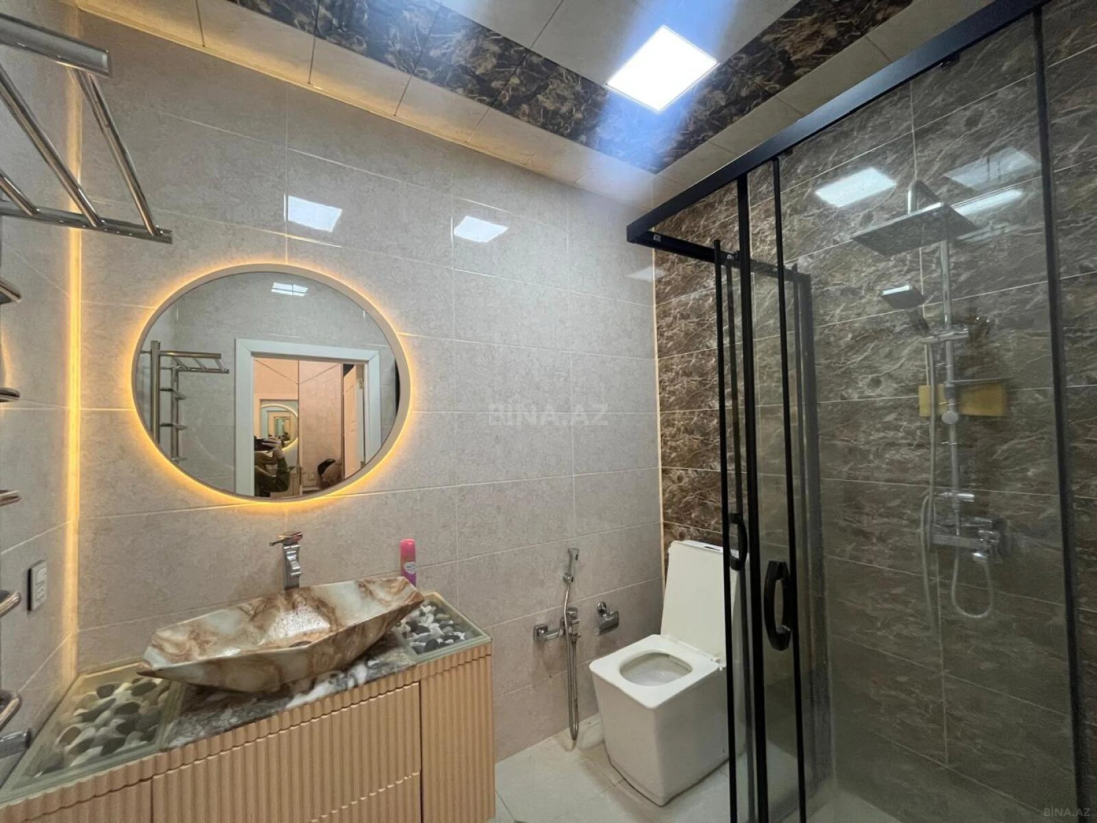 Kirayə verilir 2 otaqlı mənzil 65 m²