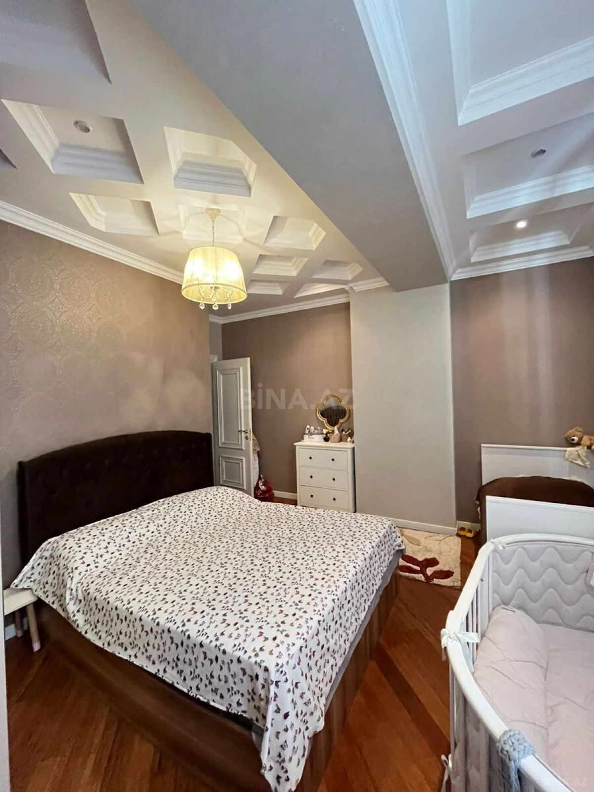 Satılır 3 otaqlı mənzil 108 m²