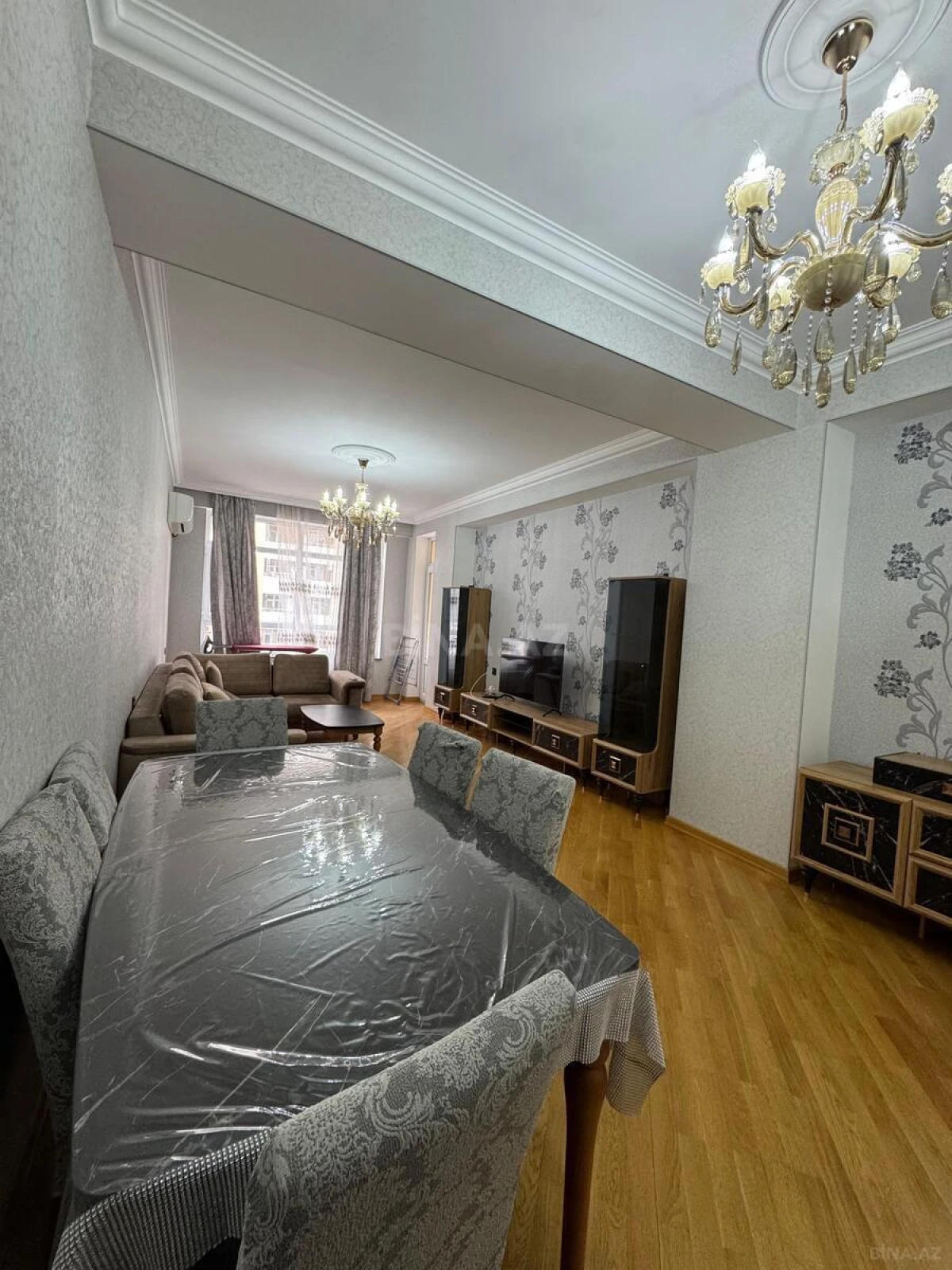 Kirayə verilir 2 otaqlı mənzil 100 m²