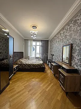 Kirayə verilir 2 otaqlı mənzil 100 m²