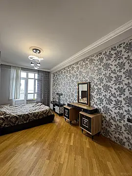 Kirayə verilir 2 otaqlı mənzil 100 m²