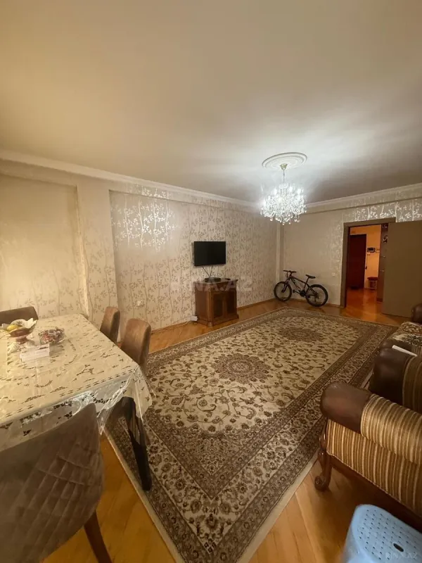 Kirayə verilir 3 otaqlı mənzil 128 m²