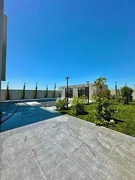 Satılır 7 otaqlı həyət evi 500 m²