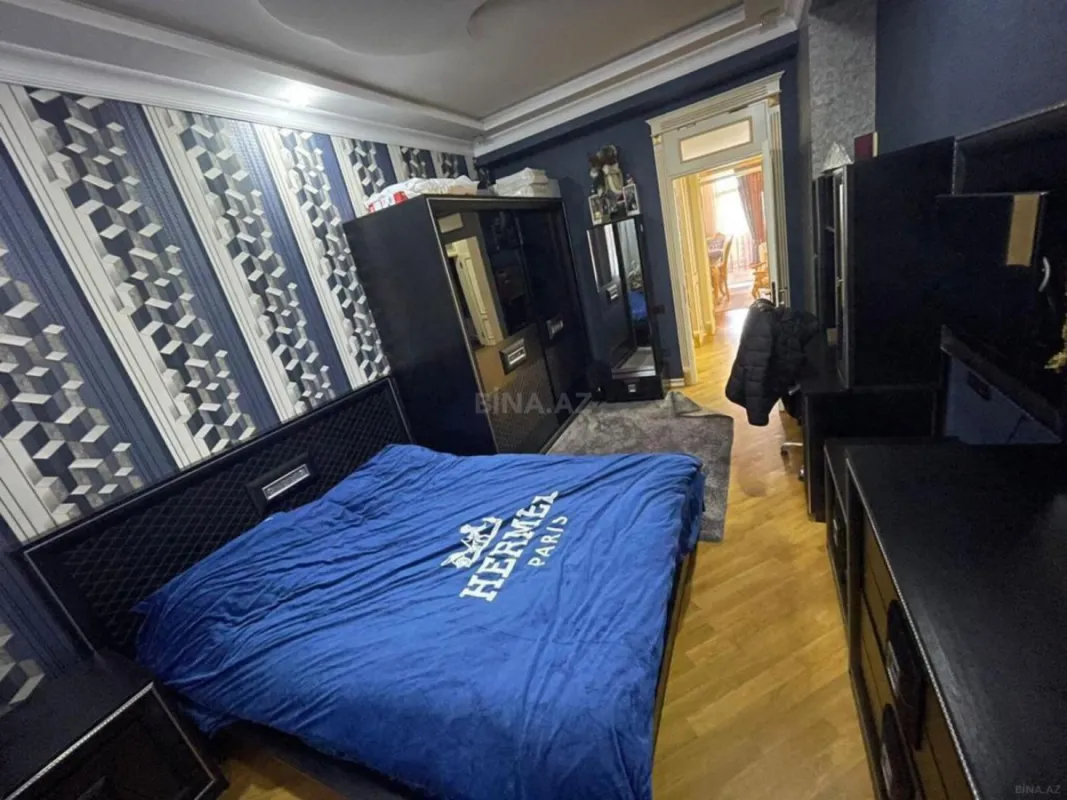 Satılır 4 otaqlı mənzil 175 m²