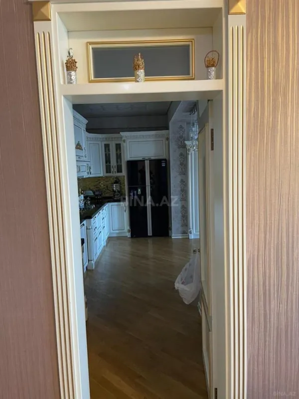 Satılır 4 otaqlı mənzil 175 m²