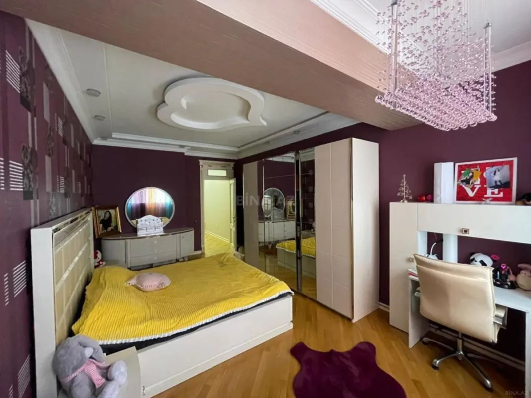 Satılır 4 otaqlı mənzil 175 m²