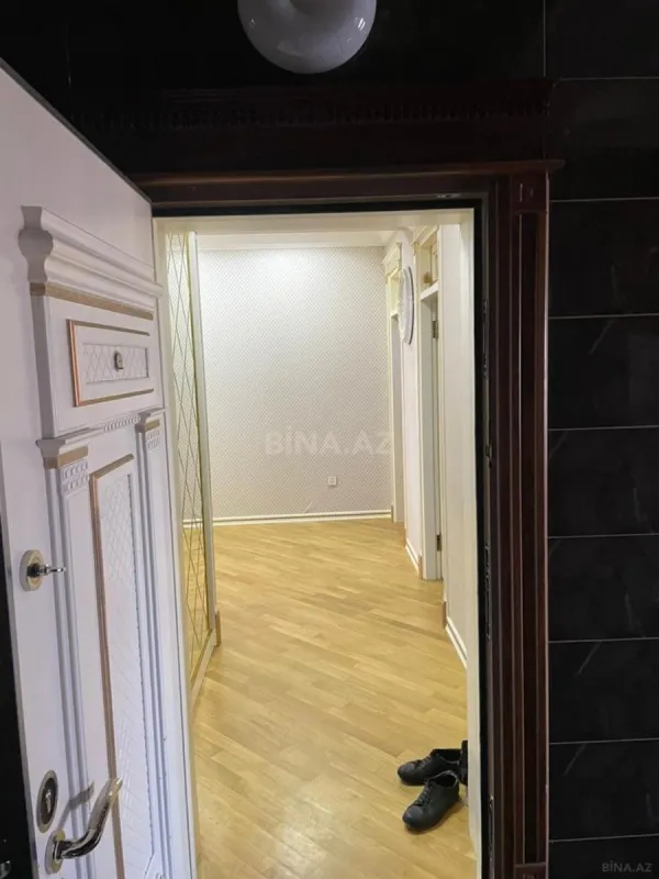 Satılır 4 otaqlı mənzil 175 m²