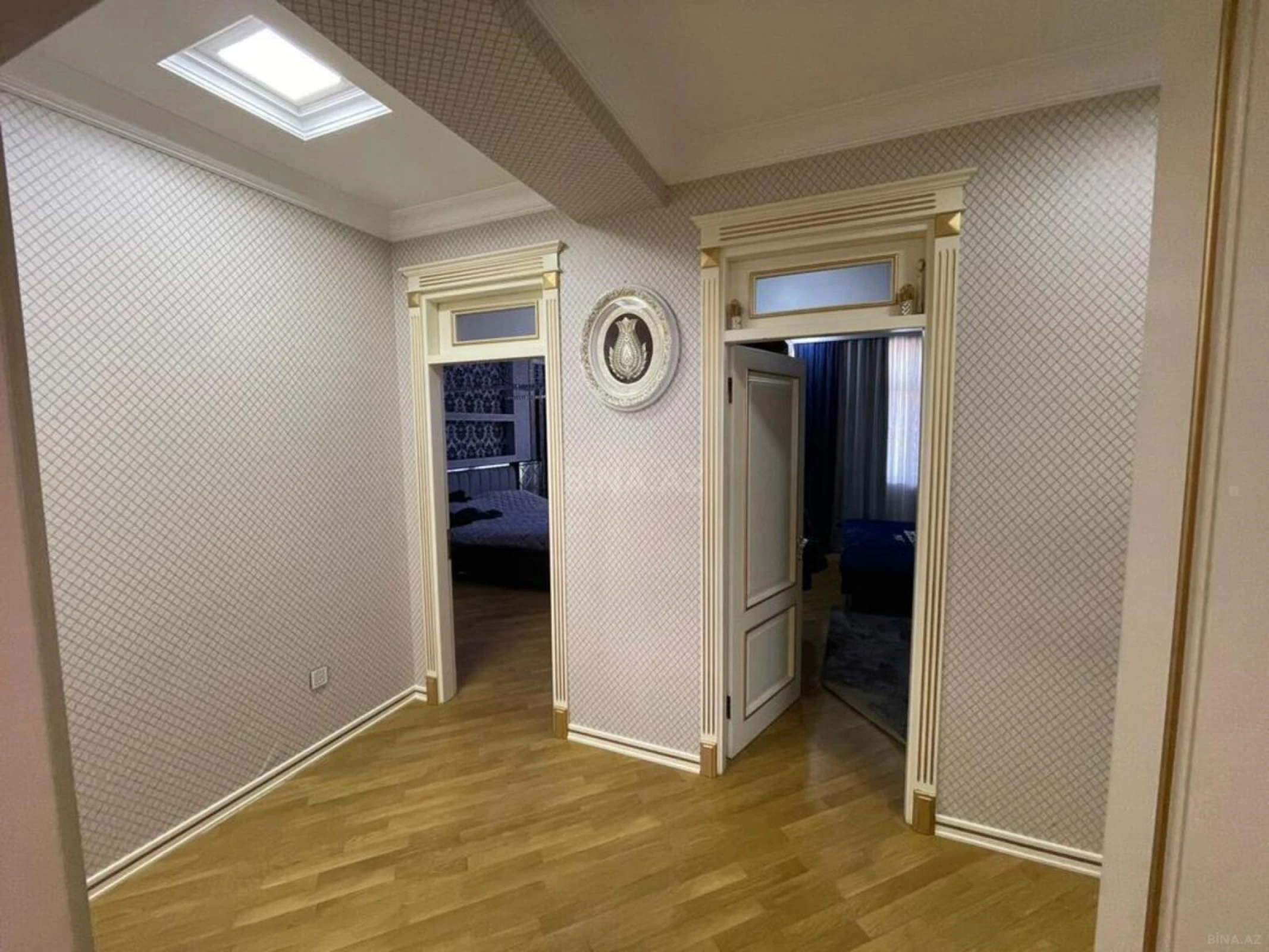 Satılır 4 otaqlı mənzil 175 m²