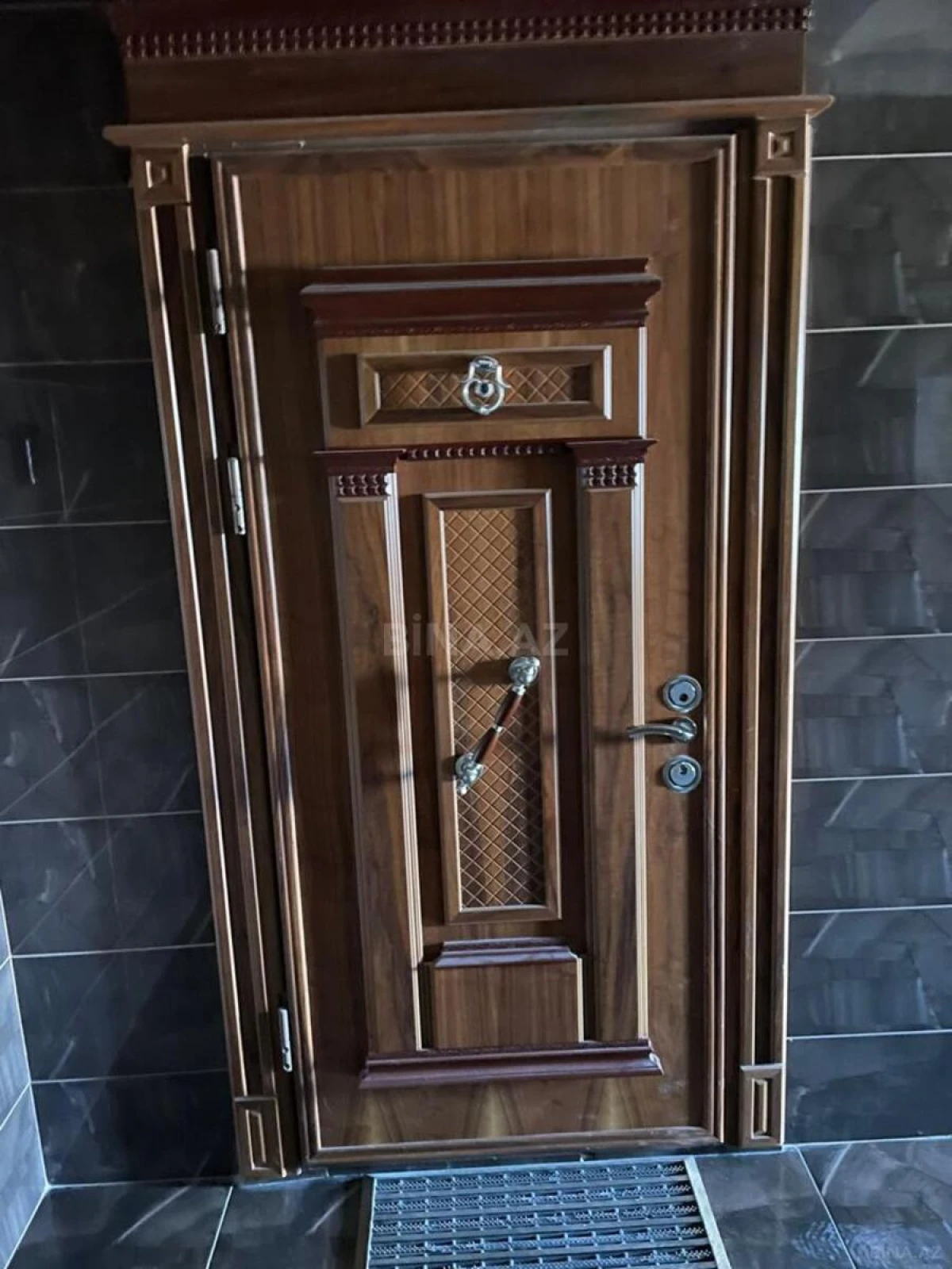 Satılır 4 otaqlı mənzil 175 m²