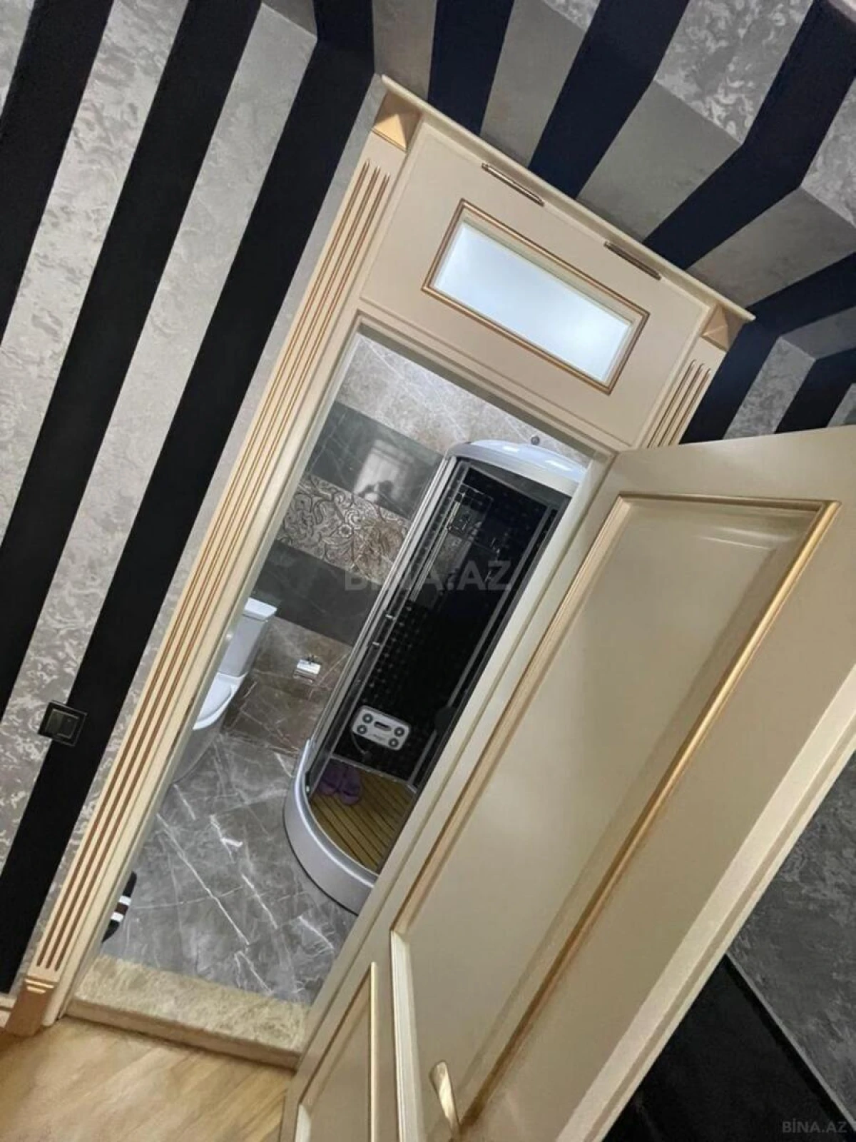 Satılır 4 otaqlı mənzil 175 m²