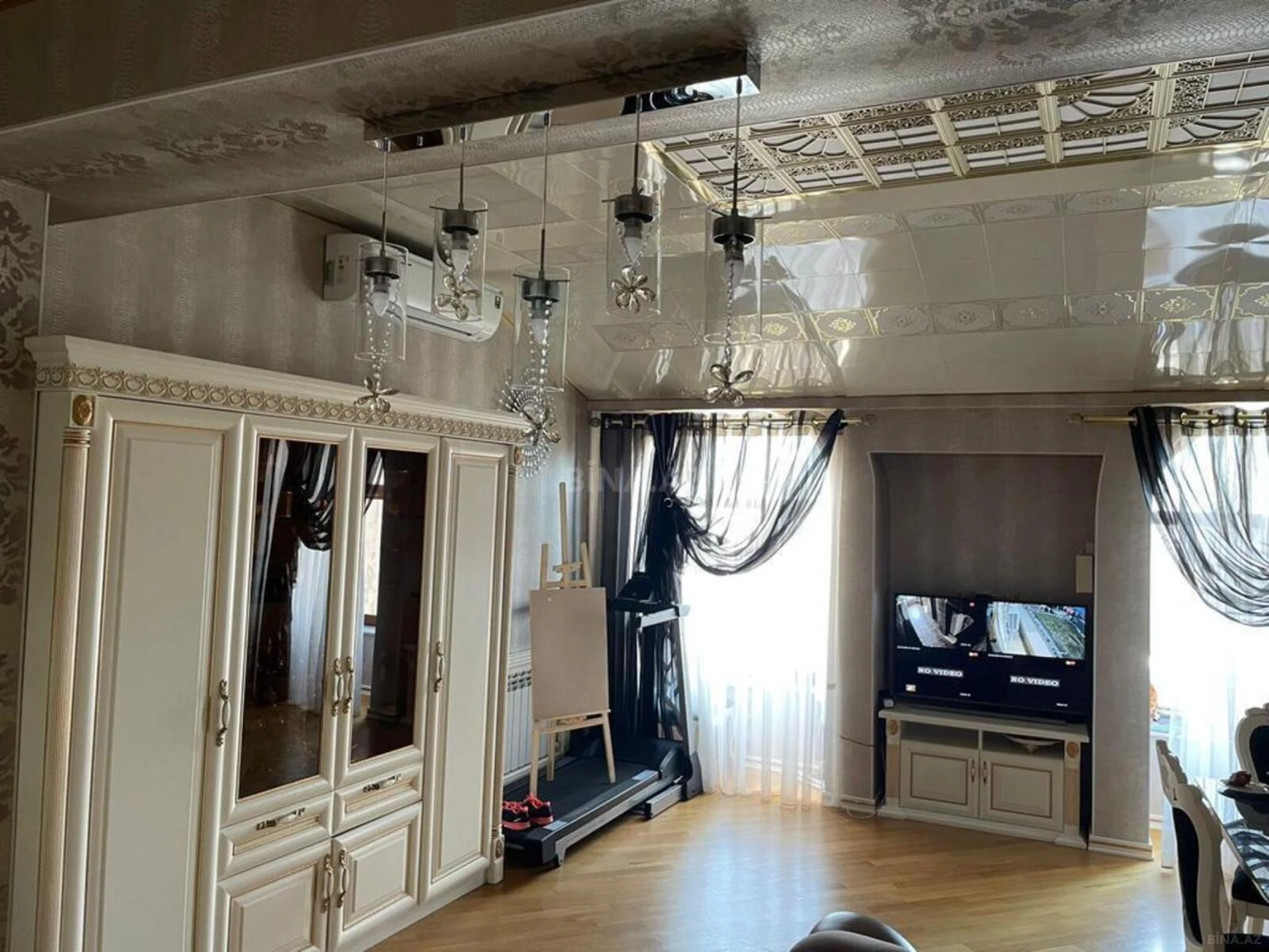 Satılır 4 otaqlı mənzil 175 m²