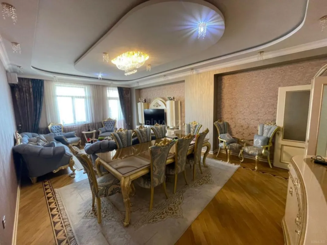 Satılır 4 otaqlı mənzil 175 m²