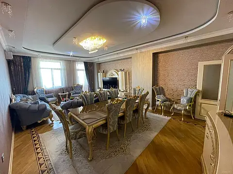 Satılır 4 otaqlı mənzil 175 m² — Bakı, İnşaatçılar 4 otaq 175.00 m²