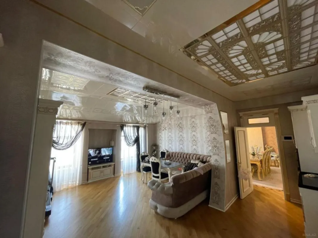 Satılır 4 otaqlı mənzil 175 m²