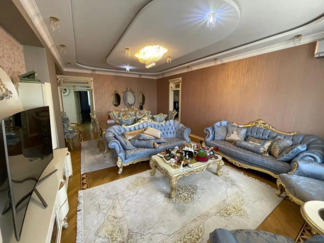 Satılır 4 otaqlı mənzil 175 m²