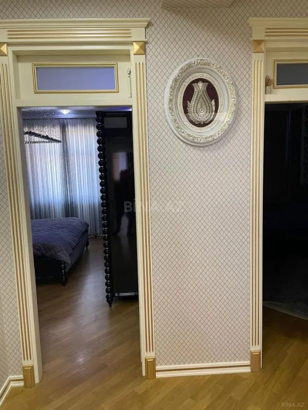 Satılır 4 otaqlı mənzil 175 m²