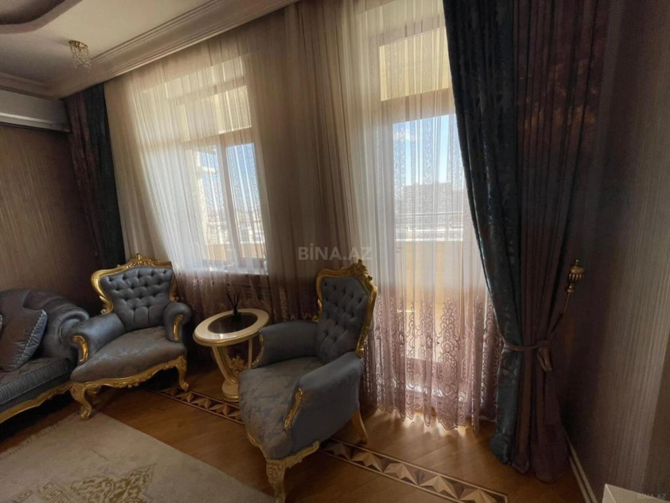 Satılır 4 otaqlı mənzil 175 m²