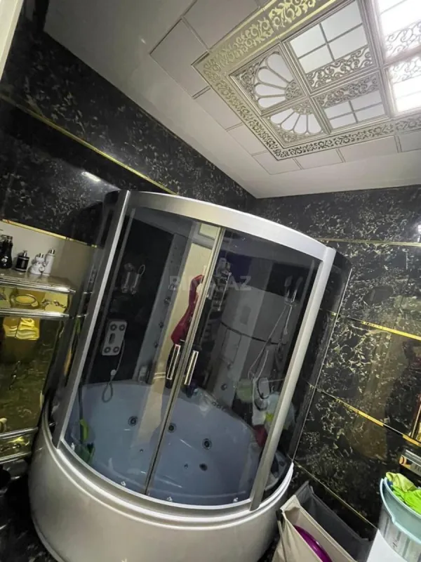 Satılır 4 otaqlı mənzil 175 m²