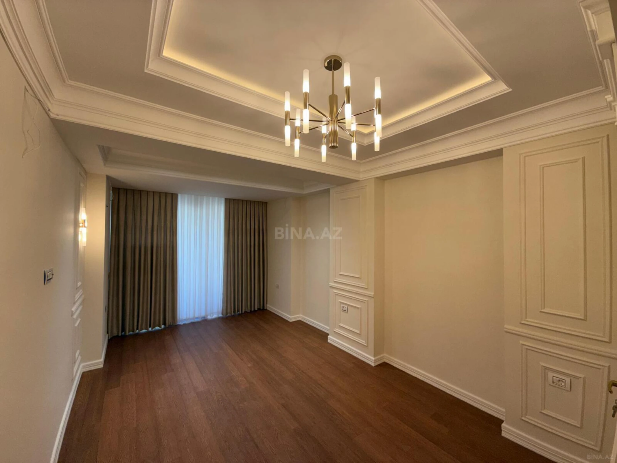Satılır 4 otaqlı mənzil 179 m²