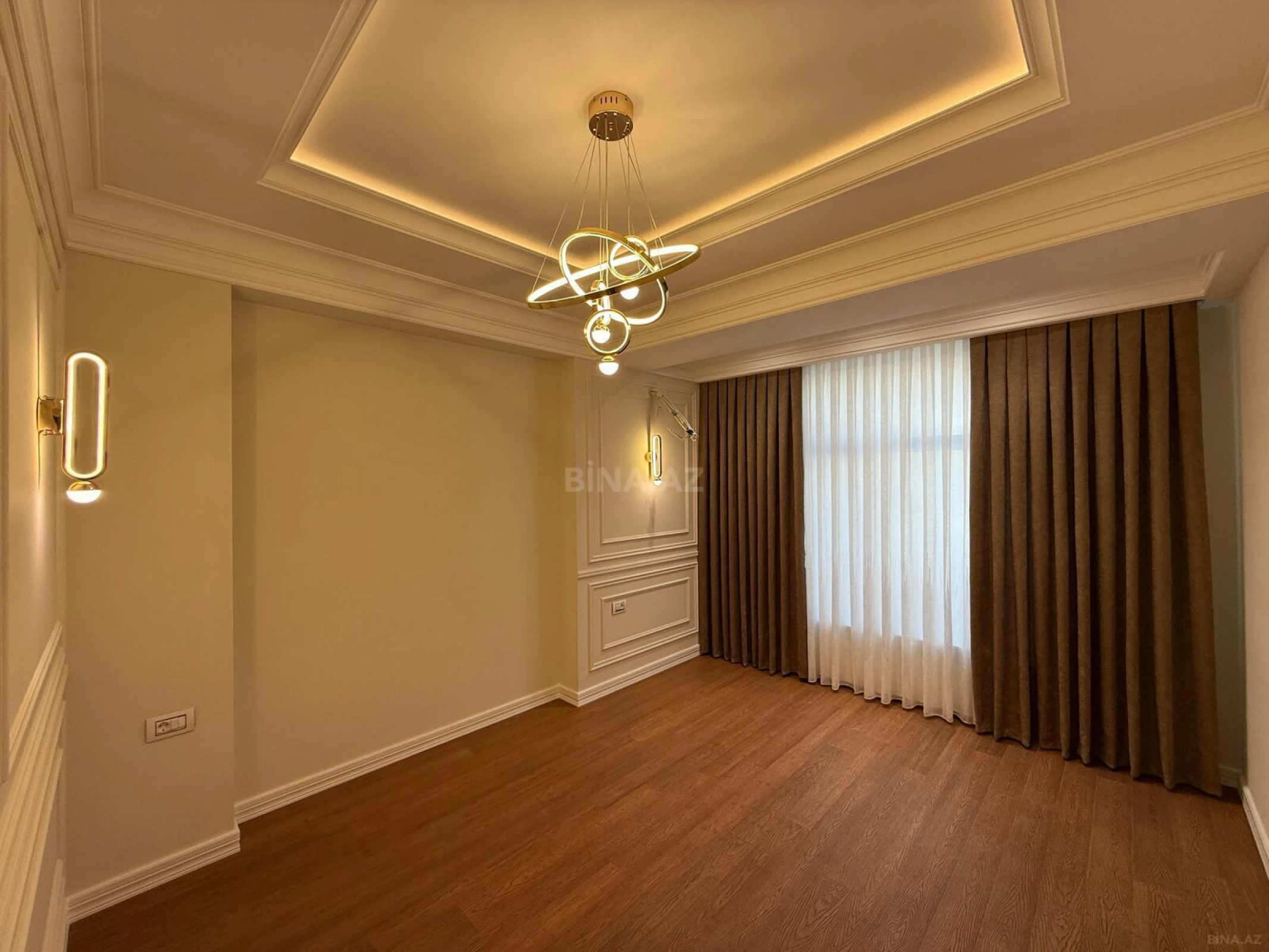 Satılır 4 otaqlı mənzil 179 m²