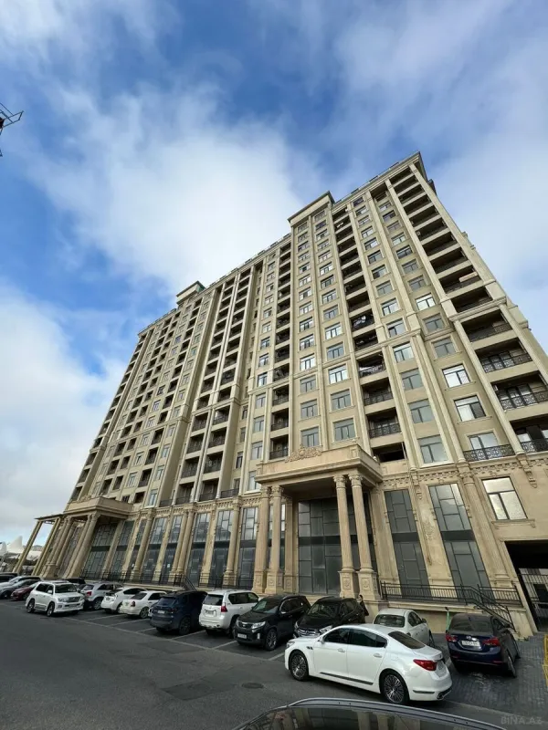 Satılır 4 otaqlı mənzil 179 m²