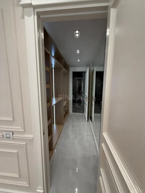 Satılır 4 otaqlı mənzil 179 m²