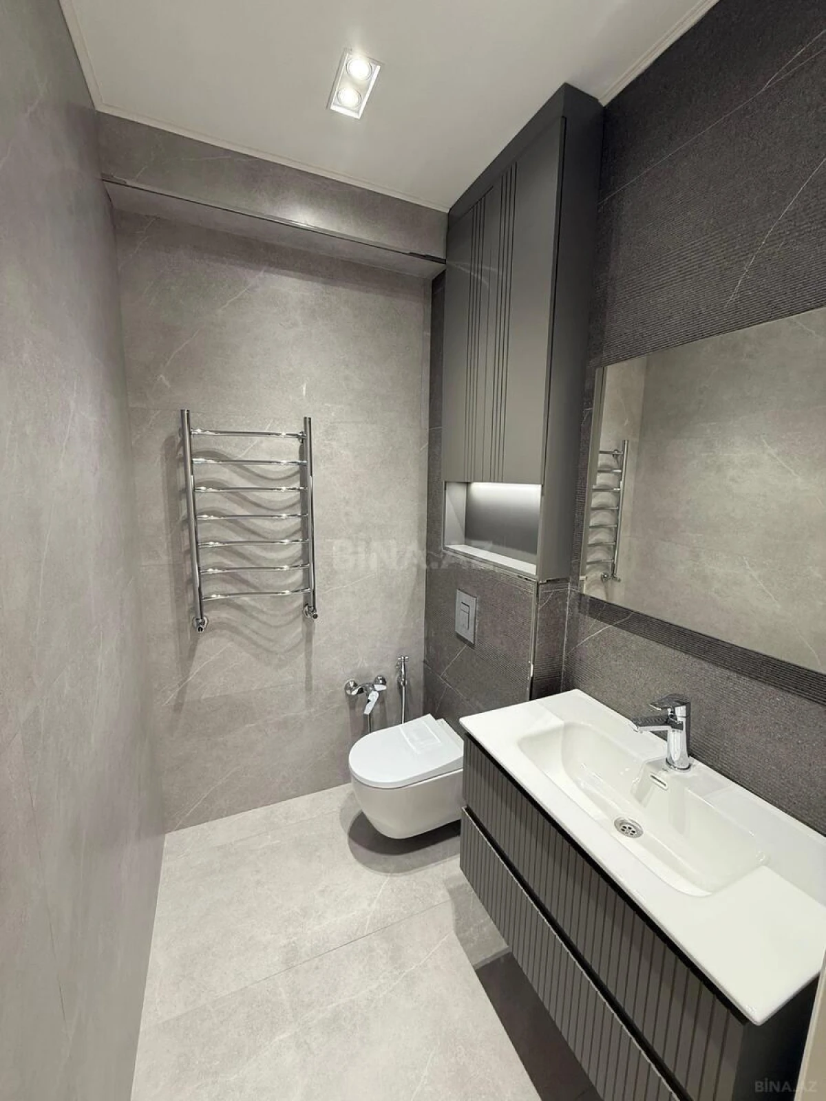 Satılır 4 otaqlı mənzil 179 m²