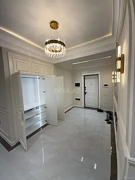 Satılır 4 otaqlı mənzil 179 m²