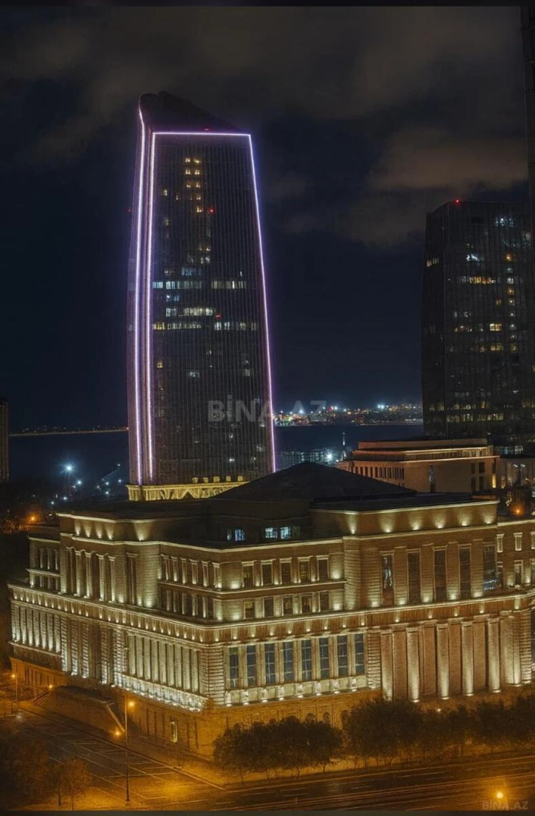 Satılır 4 otaqlı mənzil 179 m²