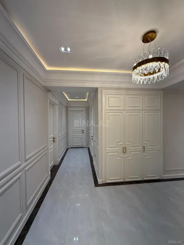 Satılır 4 otaqlı mənzil 179 m²