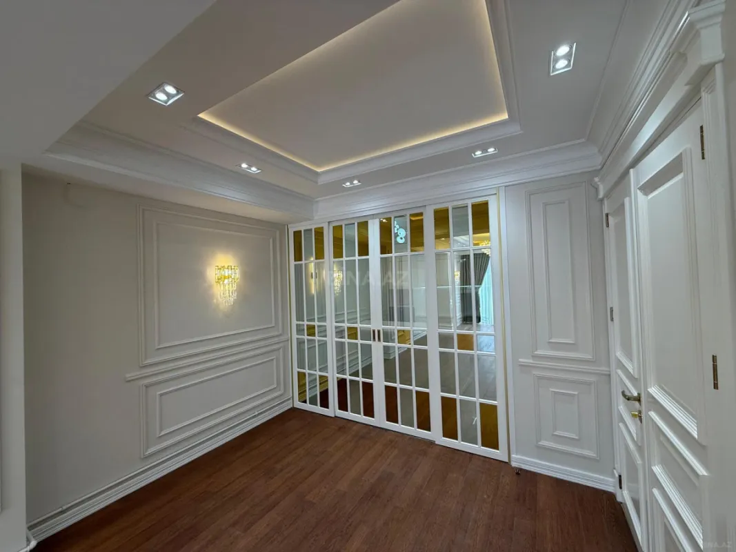 Satılır 4 otaqlı mənzil 179 m²