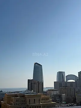 Satılır 4 otaqlı mənzil 179 m²