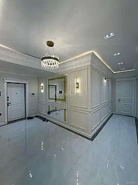 Satılır 4 otaqlı mənzil 179 m²