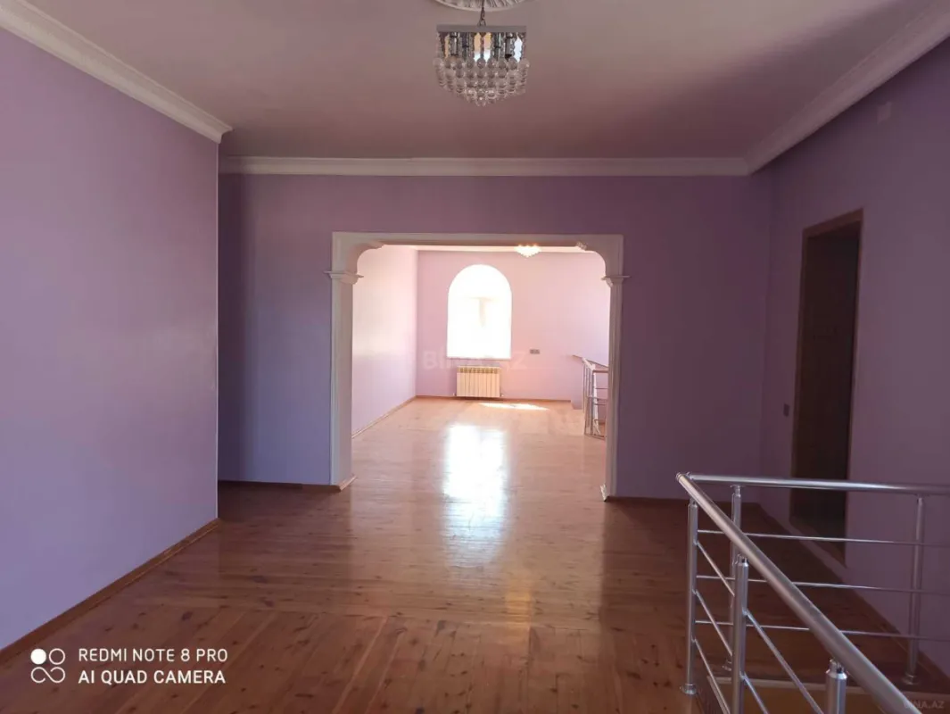 Satılır 8 otaqlı həyət evi 300 m²