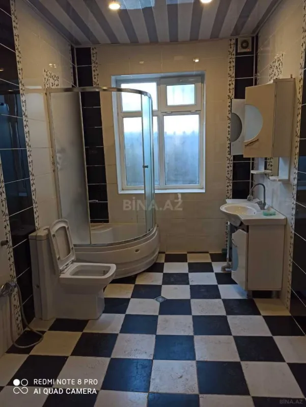 Satılır 8 otaqlı həyət evi 300 m²
